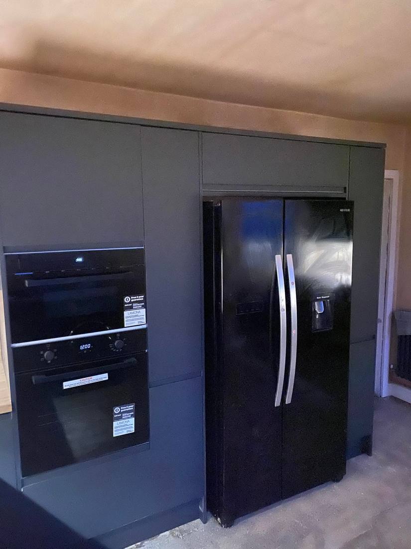 Anthracite fitted units with matching appliance surround